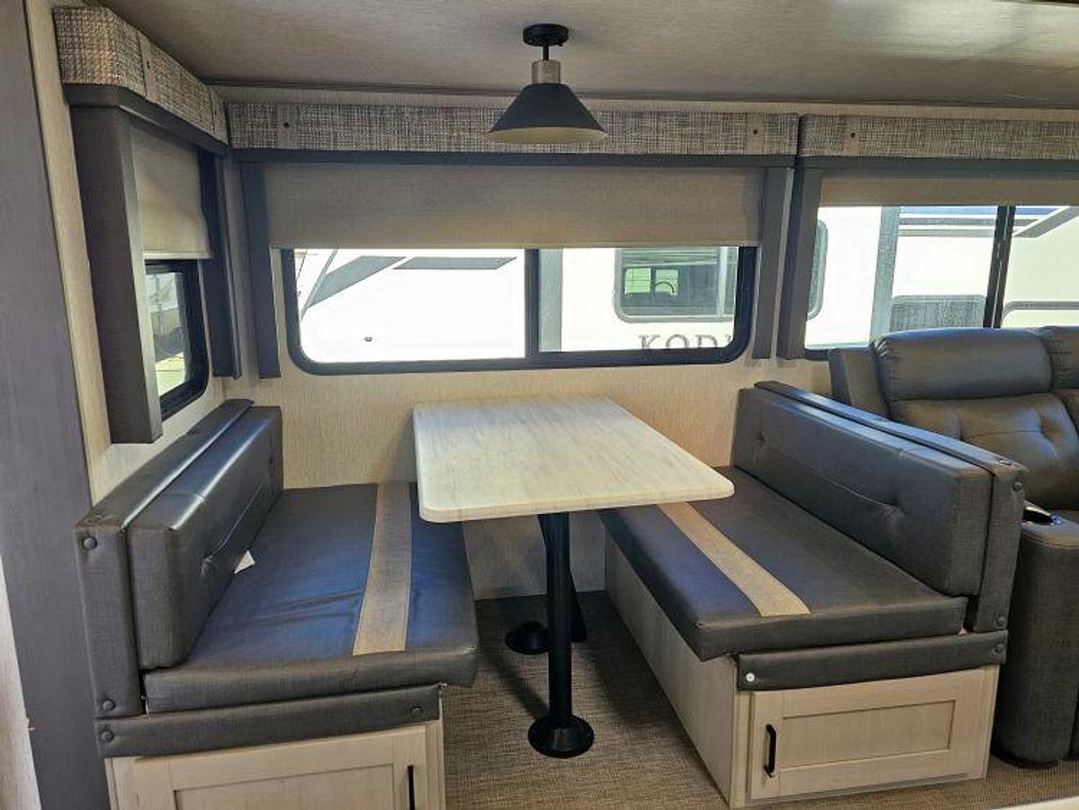 Used 2023 FOREST RIVER WILDWOOD HERITAGE GLEN 308RL