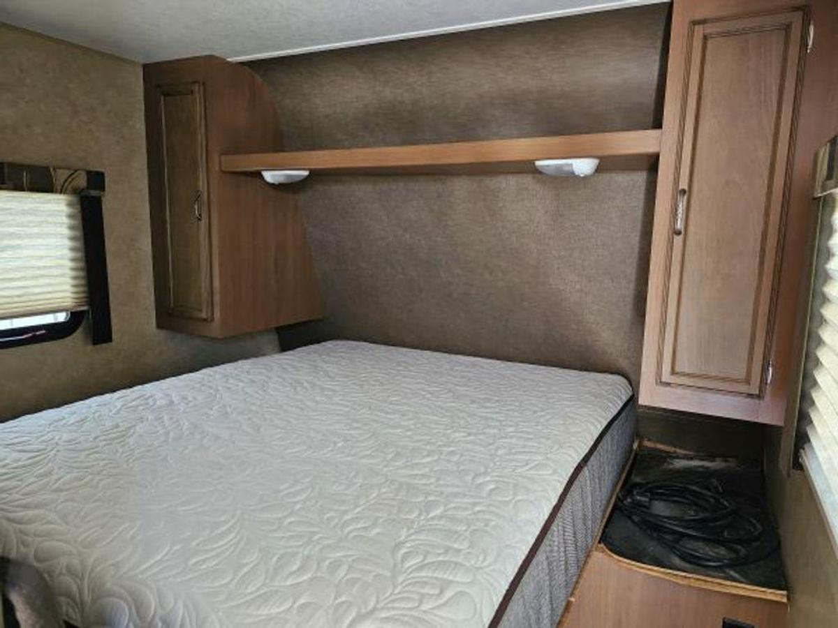 Used 2014 Starcraft Launch Ultra Lite 26BHS