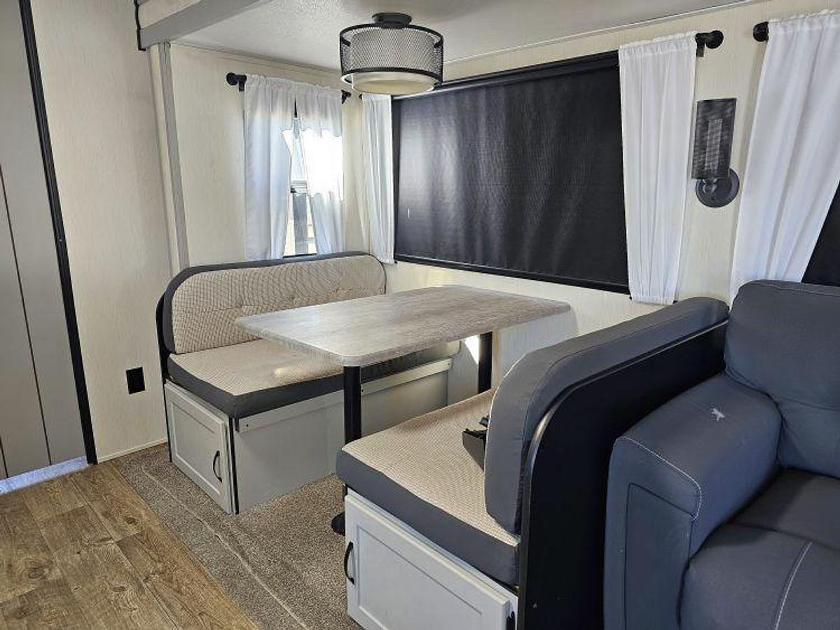 Used 2021 FOREST RIVER VIBE 34BH