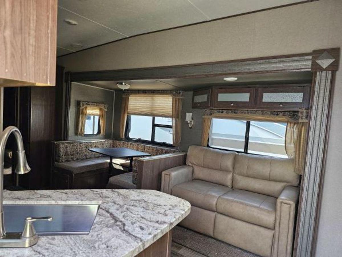 Used 2018 Keystone RV Hideout 308BHDS