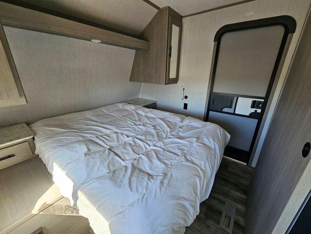 Used 2022 DUTCHMEN COLEMAN LATERN 285BH