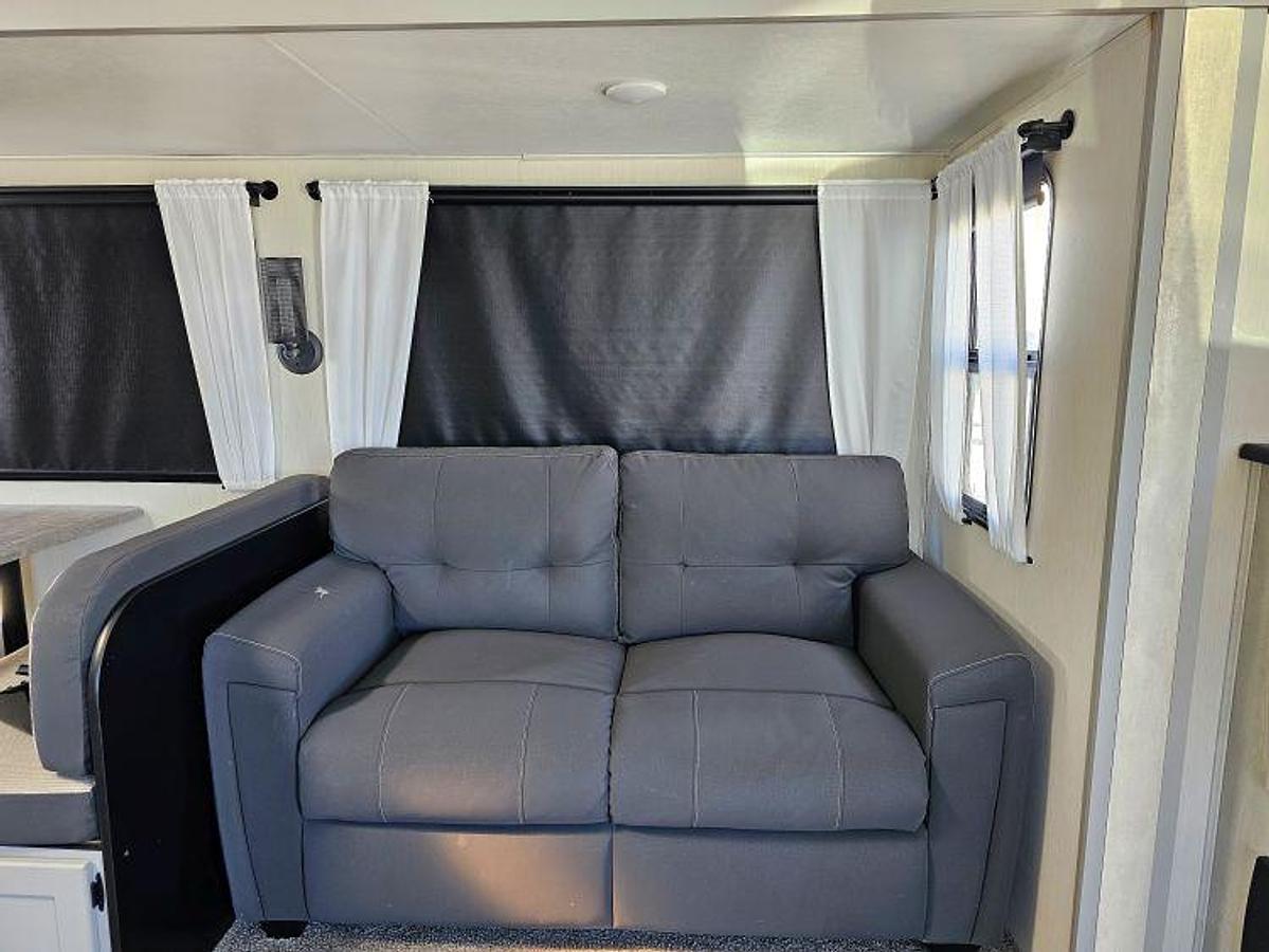 Used 2021 FOREST RIVER VIBE 34BH