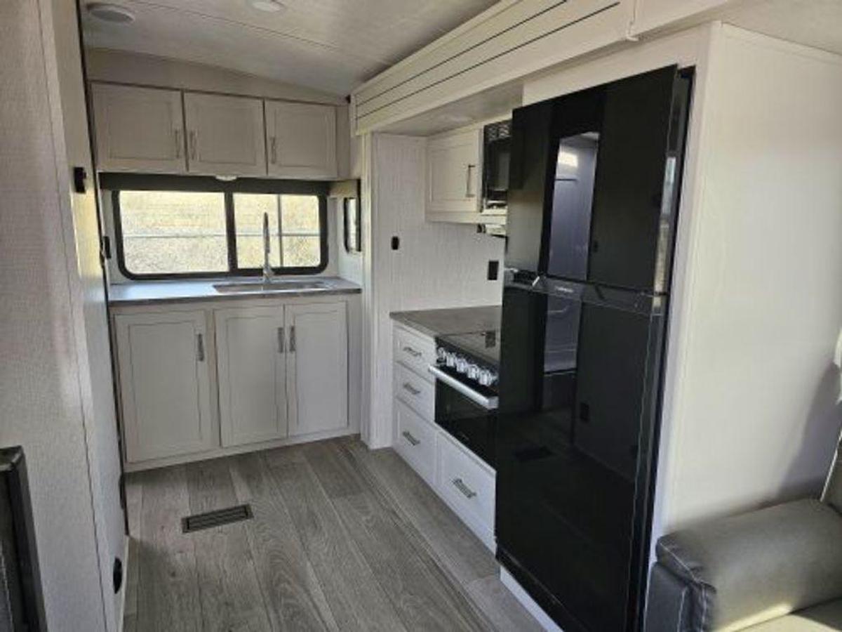 2025 Keystone RV Cougar Half-Ton 22MLSWE