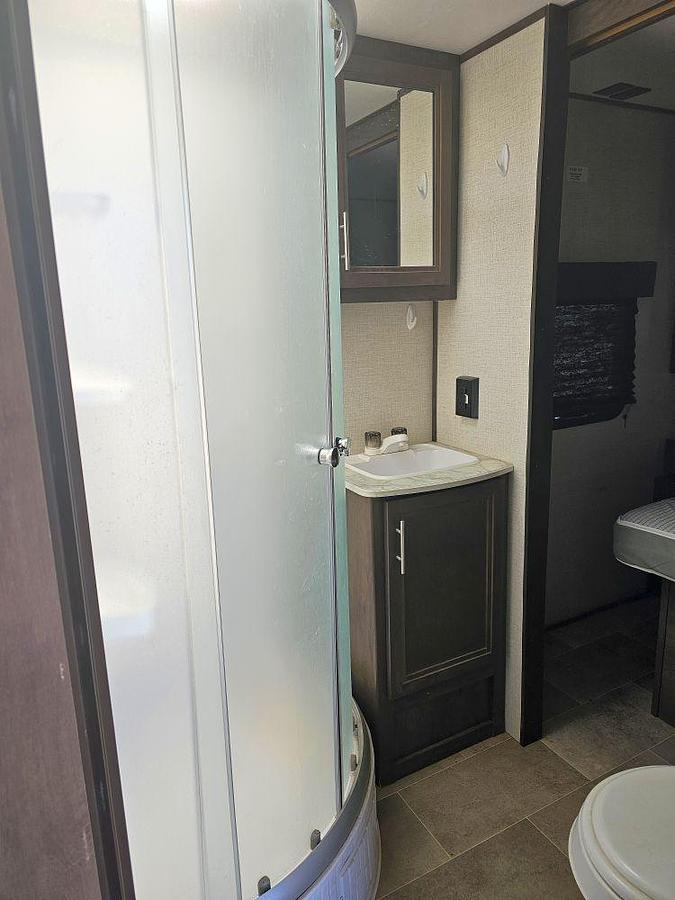 Used 2021 DUTCHMEN COLEMAN LIGHT 2515RL