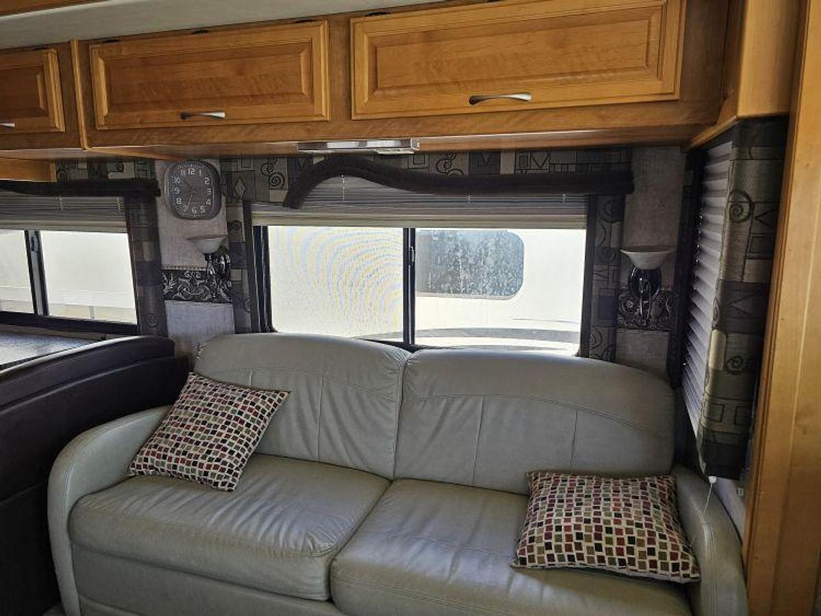 Used 2006 FLEETWOOD DISCOVERY 39V