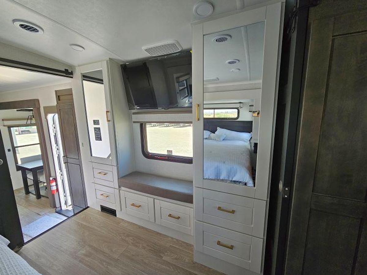 2027 HEARTLAND BY JAYCO BIGHORN 39FL