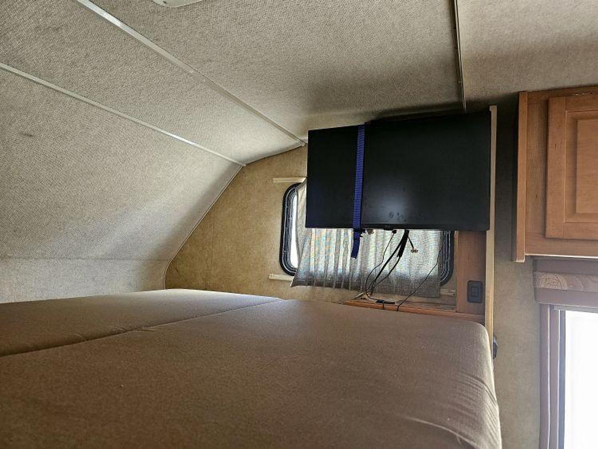 Used 2008 WINNEBAGO ACCESS WF231J