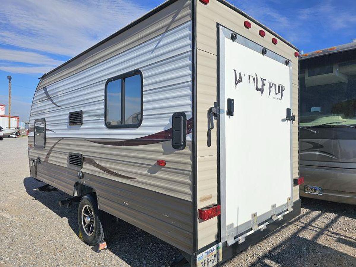 Used 2015 FOREST RIVER WOLF PUP 17RP