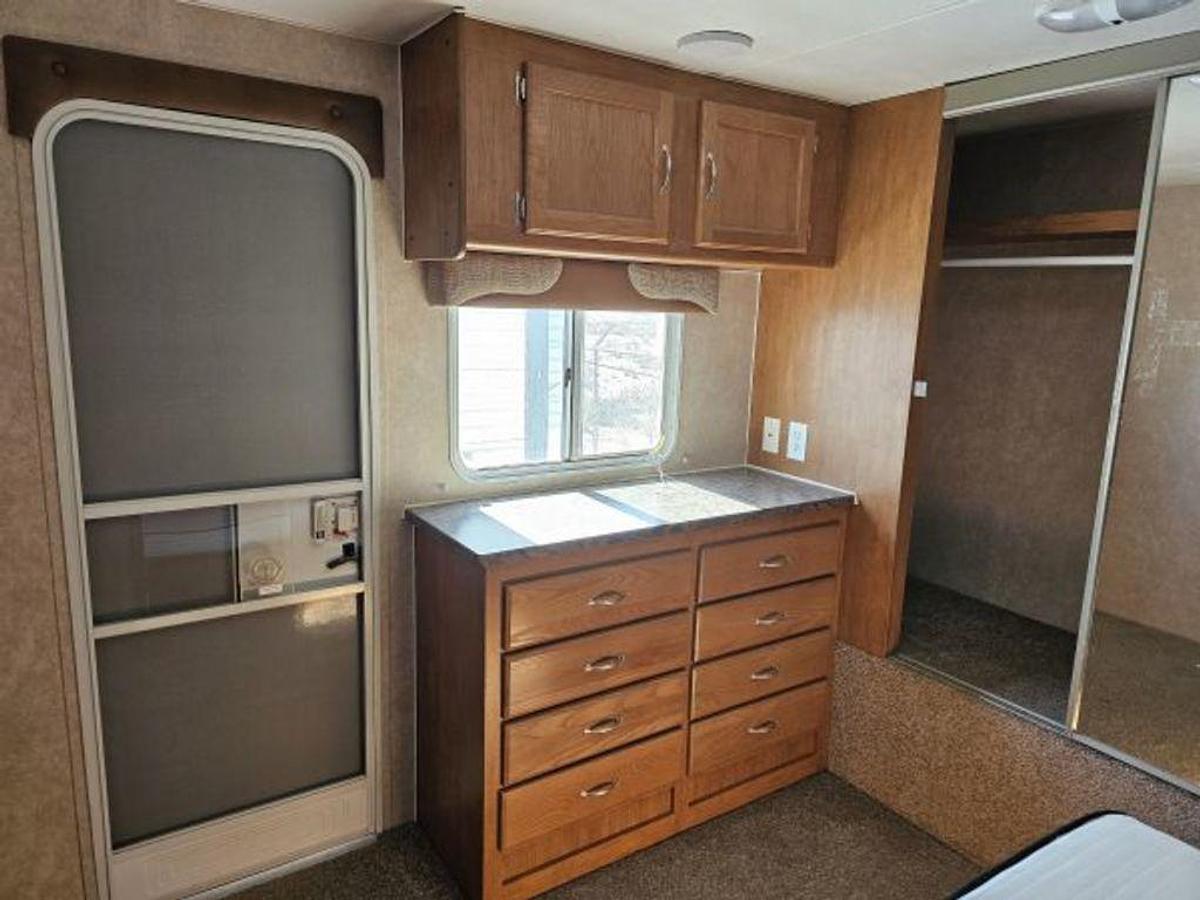 Used 2017 Allen Camper MFG. Idle-Time 350 FLDS