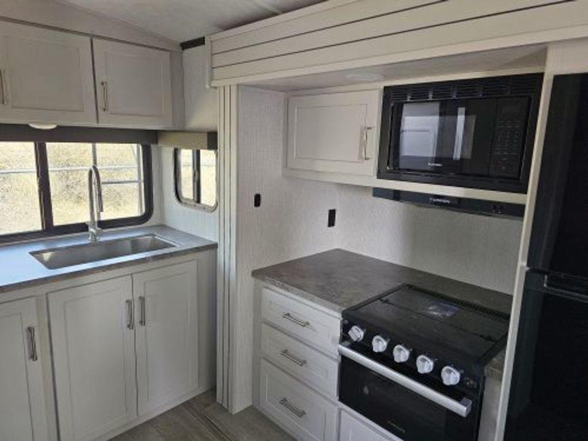 2025 Keystone RV Cougar Half-Ton 22MLSWE