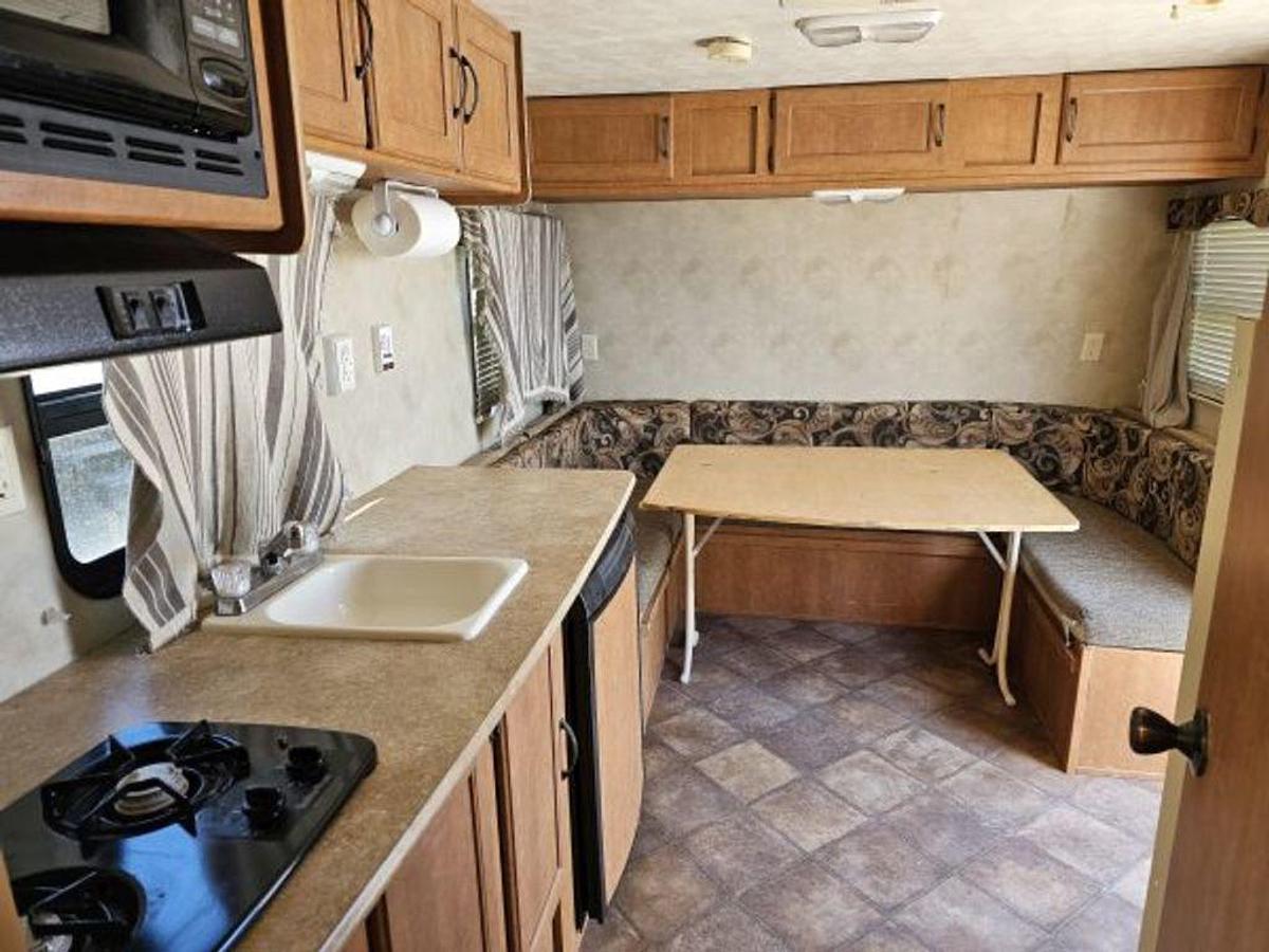 Used 2013 Palomino Canyon Cat 15UDC