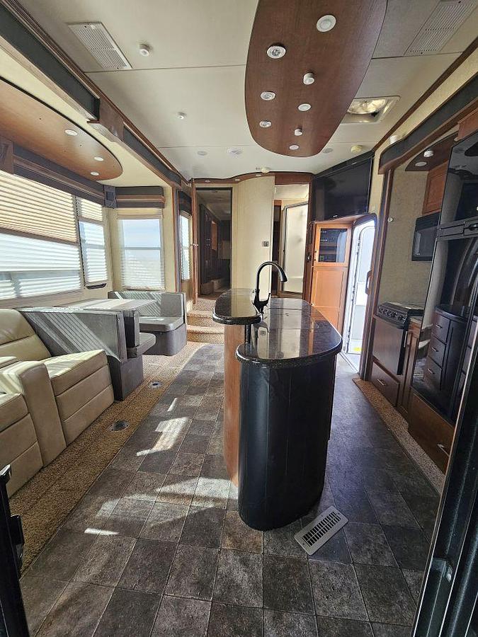 Used 2012 DUTCHMEN VOLTAGE V3905