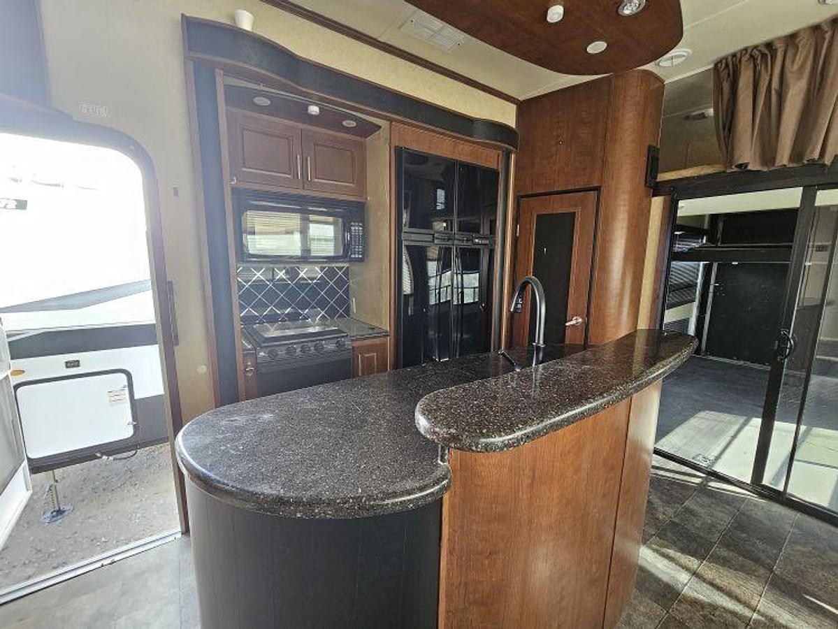 Used 2012 DUTCHMEN VOLTAGE V3905