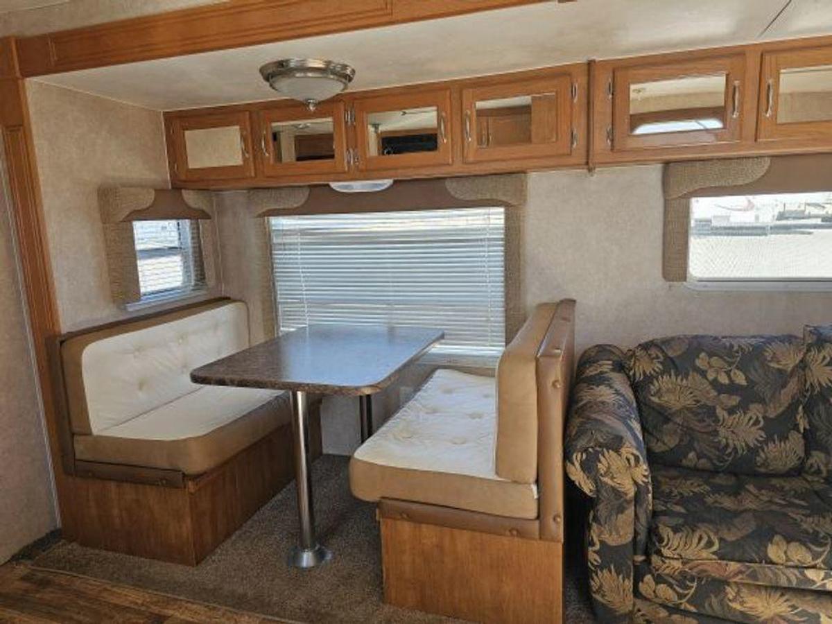 Used 2017 Allen Camper MFG. Idle-Time 350 FLDS