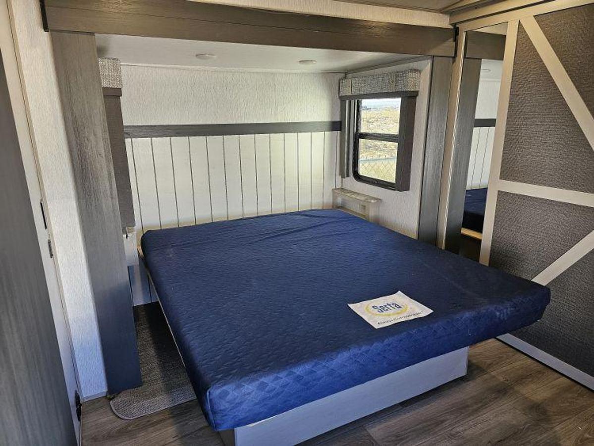 Used 2023 FOREST RIVER WILDWOOD HERITAGE GLEN 308RL