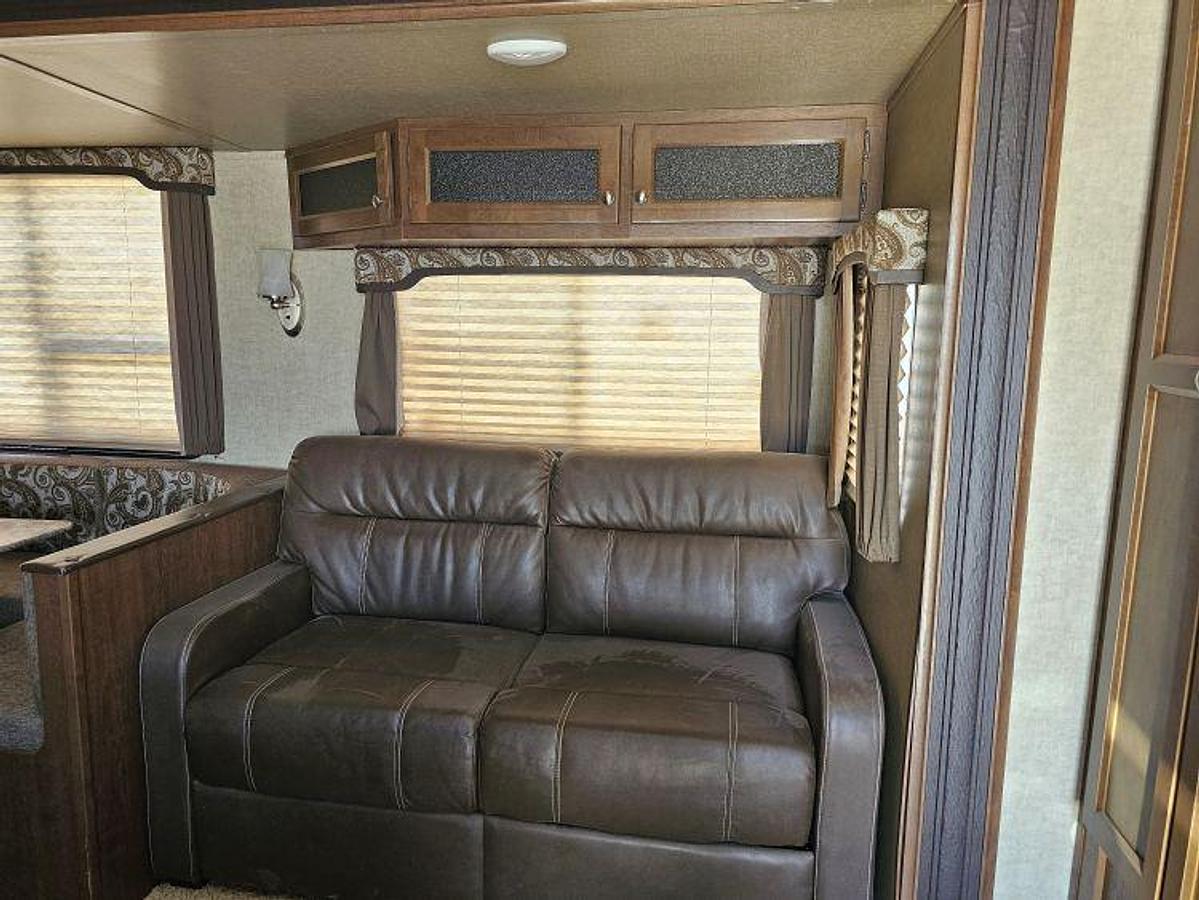 Used 2016 Keystone RV HIDEOUT 308BHDS