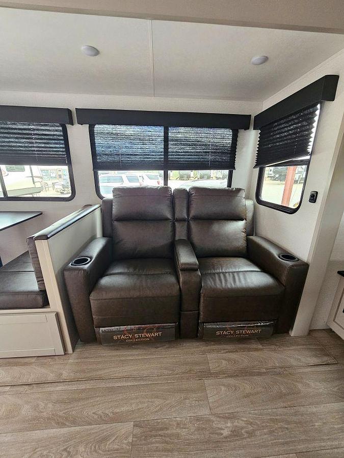 2027 HEARTLAND BY JAYCO SUNDANCE 31RL XLT