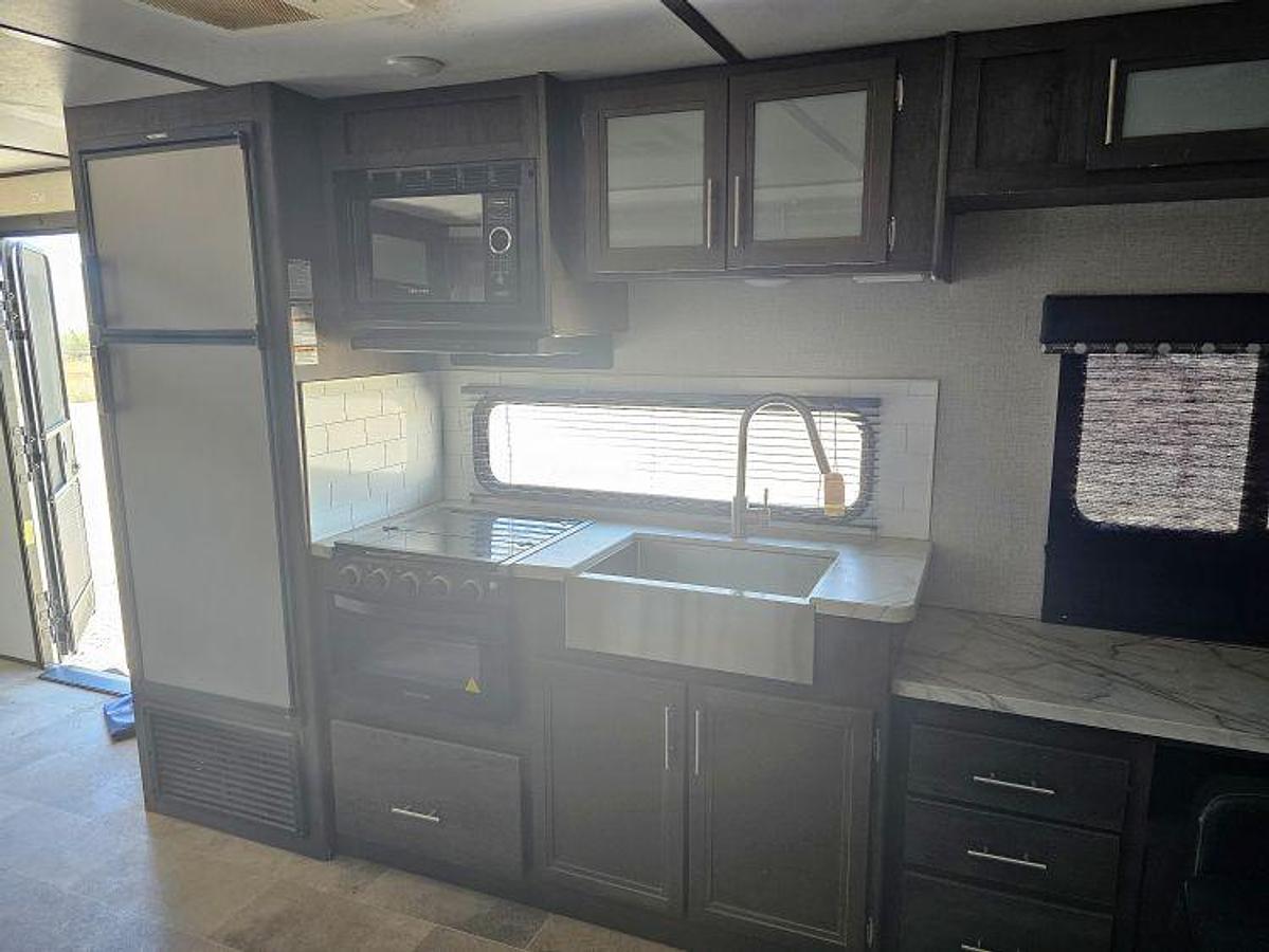 Used 2021 DUTCHMEN COLEMAN LIGHT 2515RL
