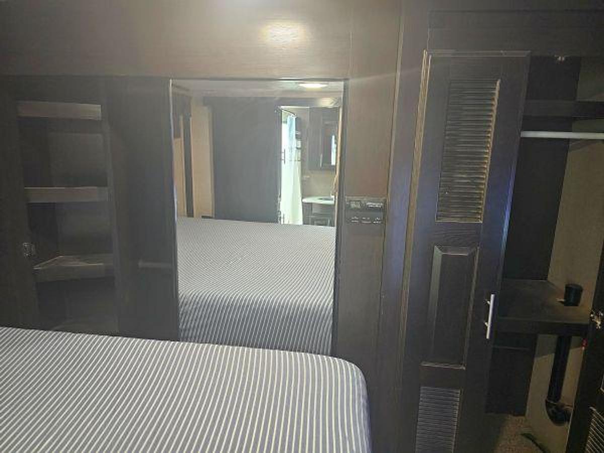 Used 2016 Jayco Seismic Wave 412W