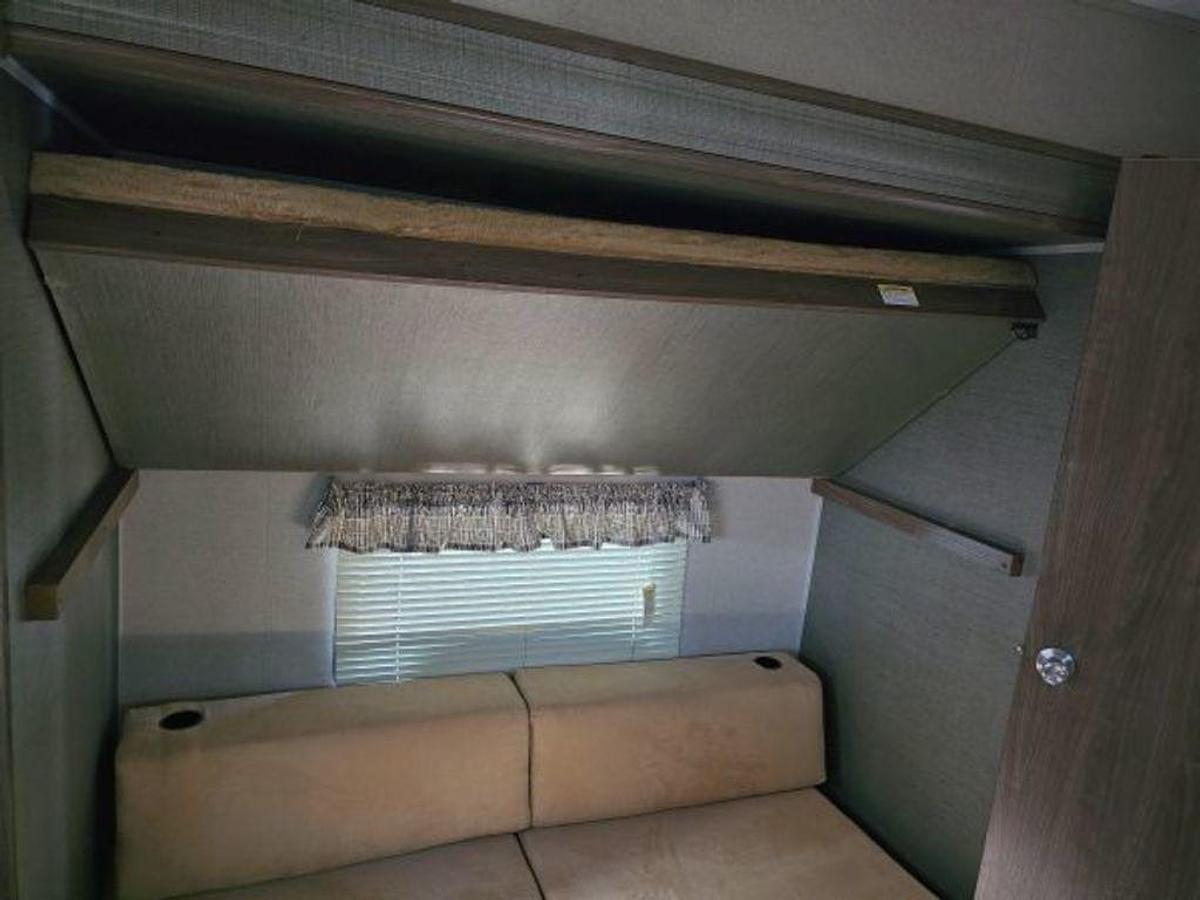 Used 2018 Keystone RV Hideout 308BHDS