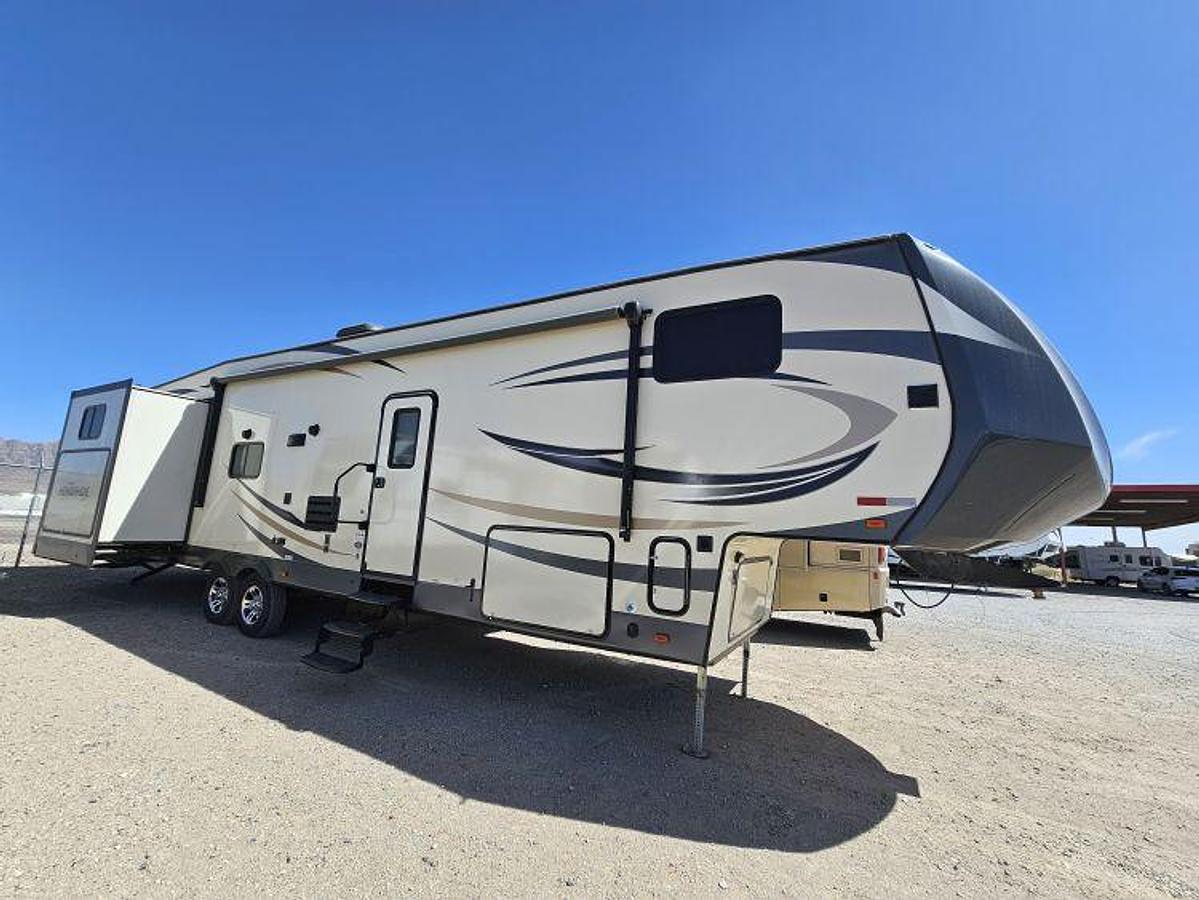 Used 2018 FOREST RIVER SALEM HEMISPHERE 356QB