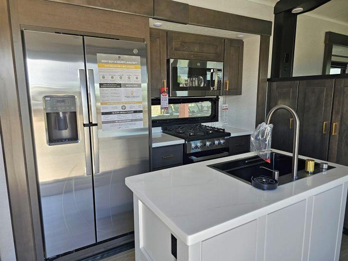 2027 HEARTLAND BY JAYCO BIGHORN 39FL
