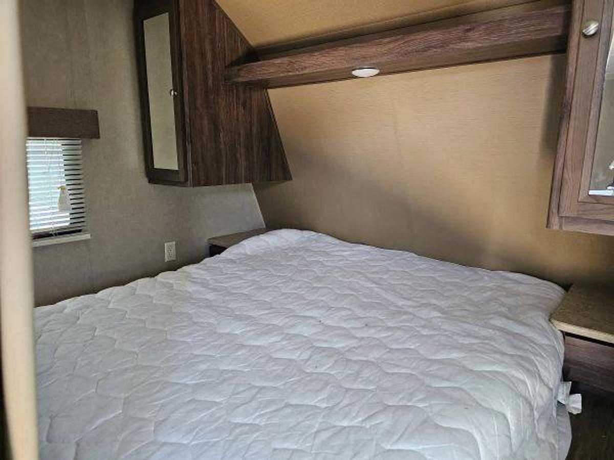 Used 2016 DUTCHMEN COLEMAN 262BH