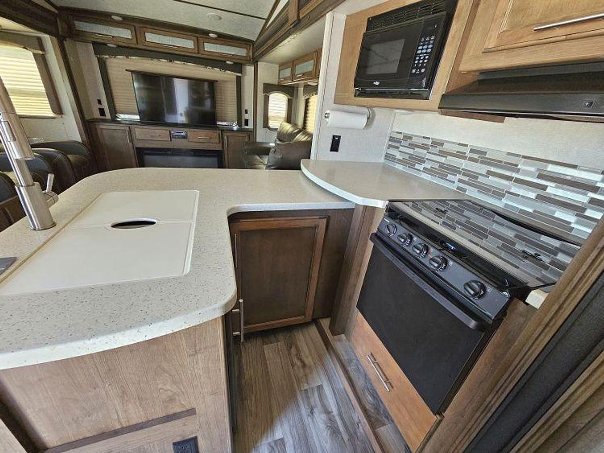 Used 2018 Keystone RV COUGAR 29RES