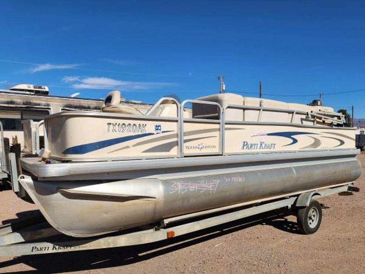 Used 2007 GODFREY 2180FCXL