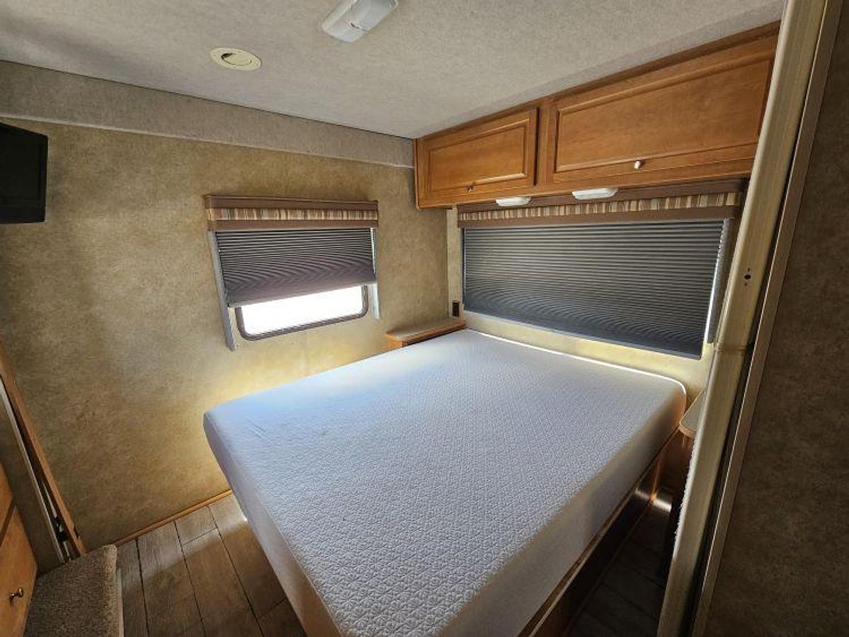 Used 2008 WINNEBAGO ACCESS WF231J