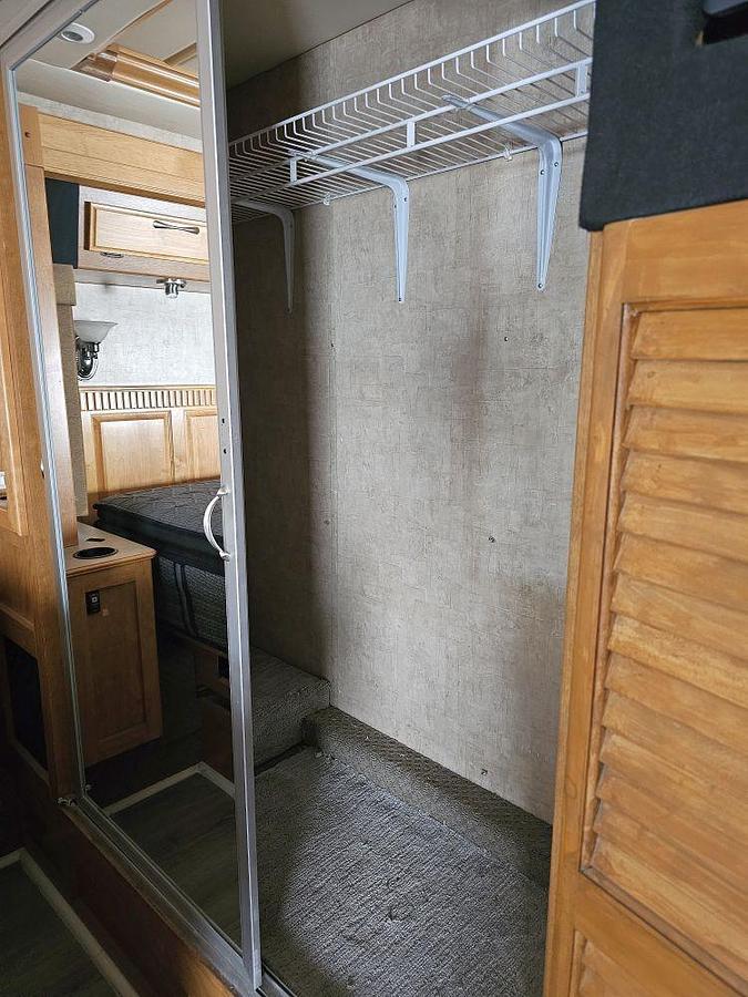 Used 2006 FLEETWOOD DISCOVERY 39V