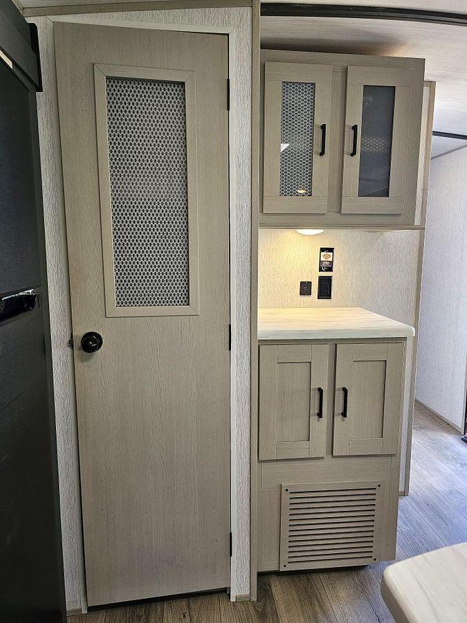 Used 2023 FOREST RIVER WILDWOOD HERITAGE GLEN 308RL