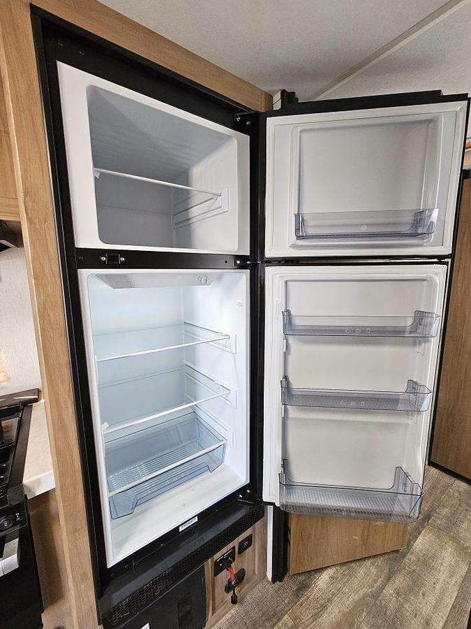 Used 2023 FOREST RIVER CHEROKEE GREY WOLF 26MBRR