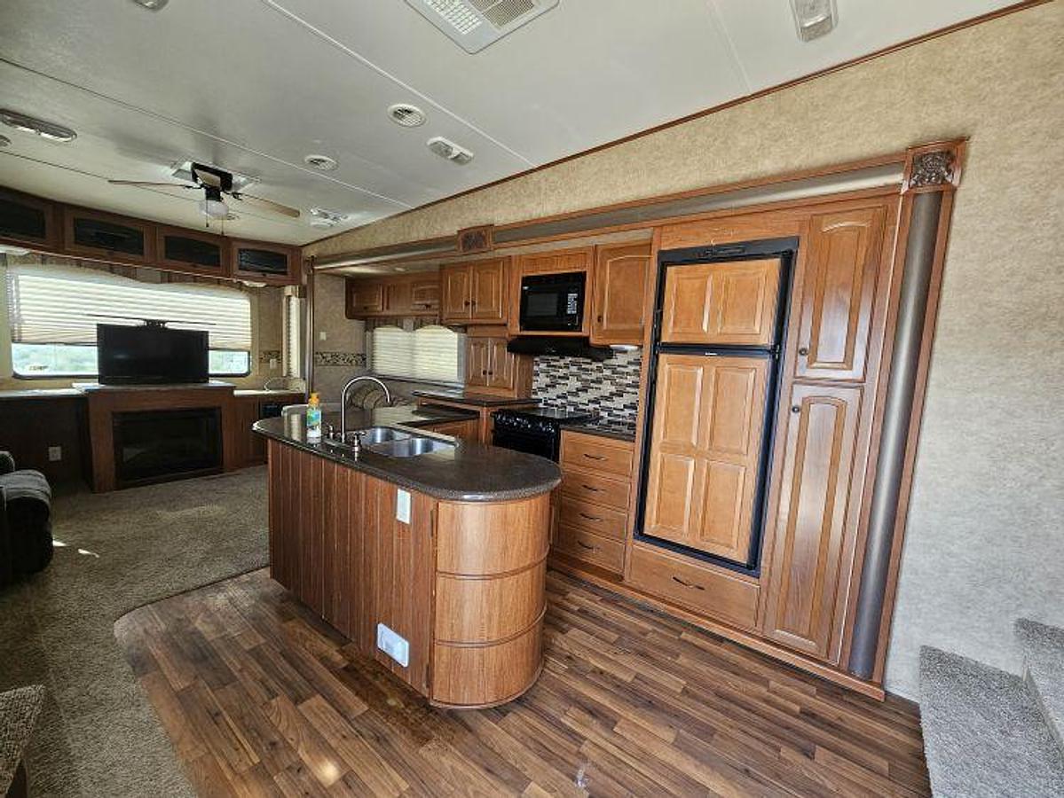Used 2011 HEARTLAND ELKRIDGE 34TSRE