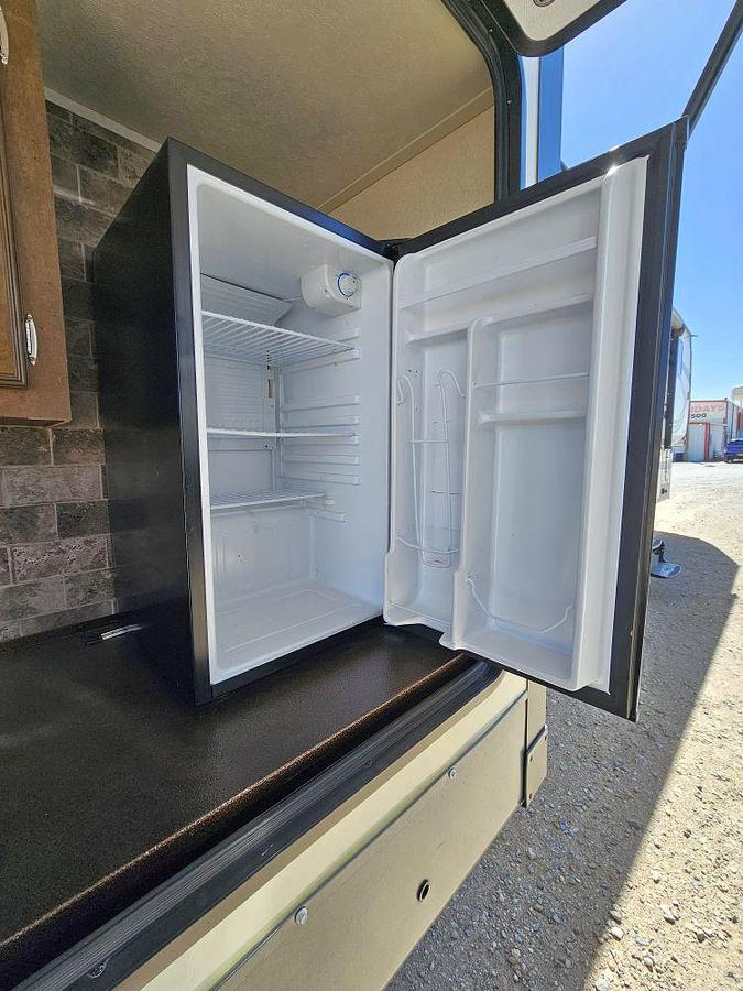 Used 2018 FOREST RIVER SALEM HEMISPHERE 356QB