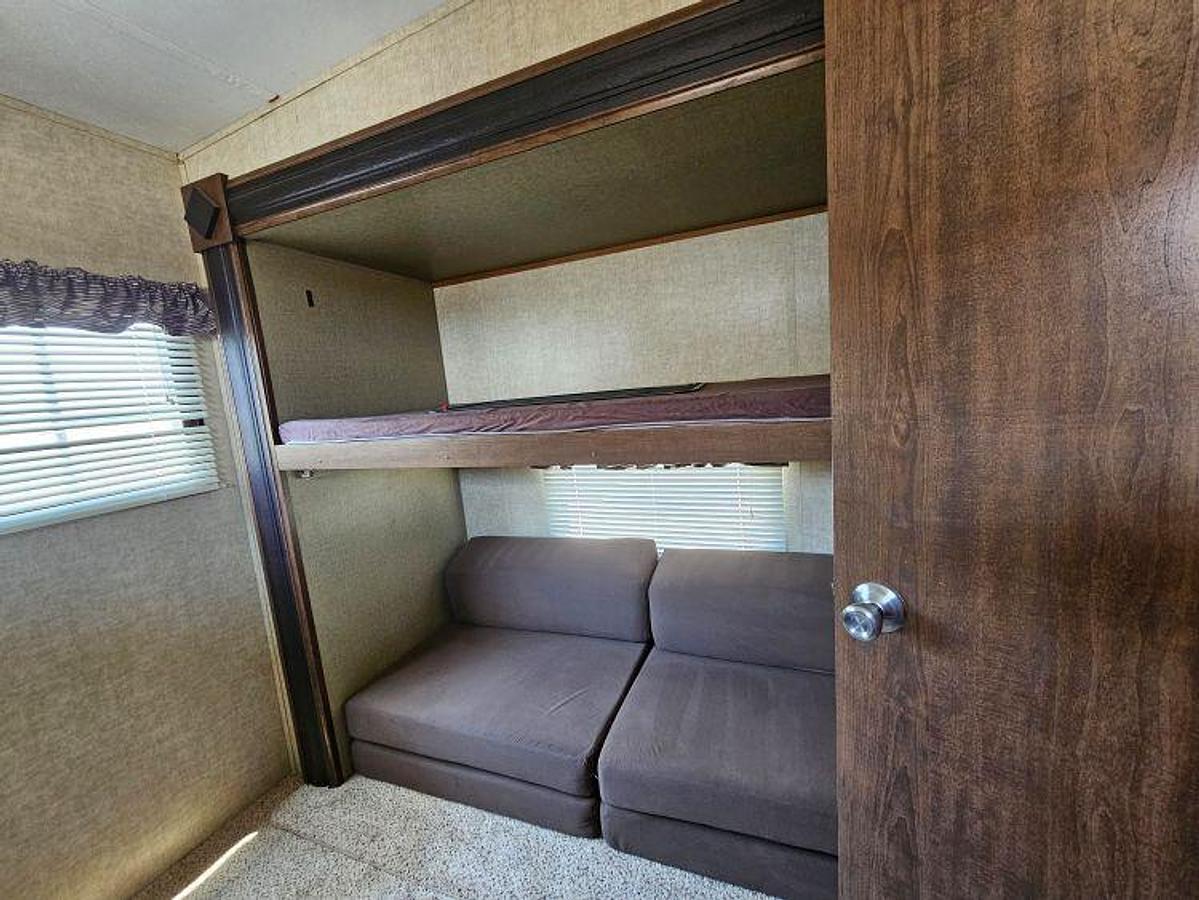 Used 2016 Keystone RV HIDEOUT 308BHDS