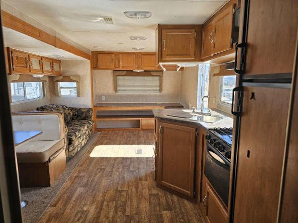 Used 2017 Allen Camper MFG. Idle-Time 350 FLDS