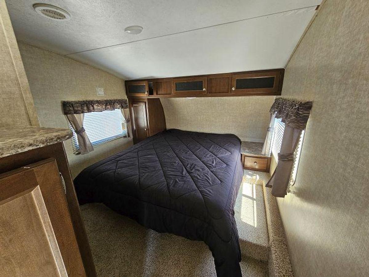 Used 2016 Keystone RV HIDEOUT 308BHDS