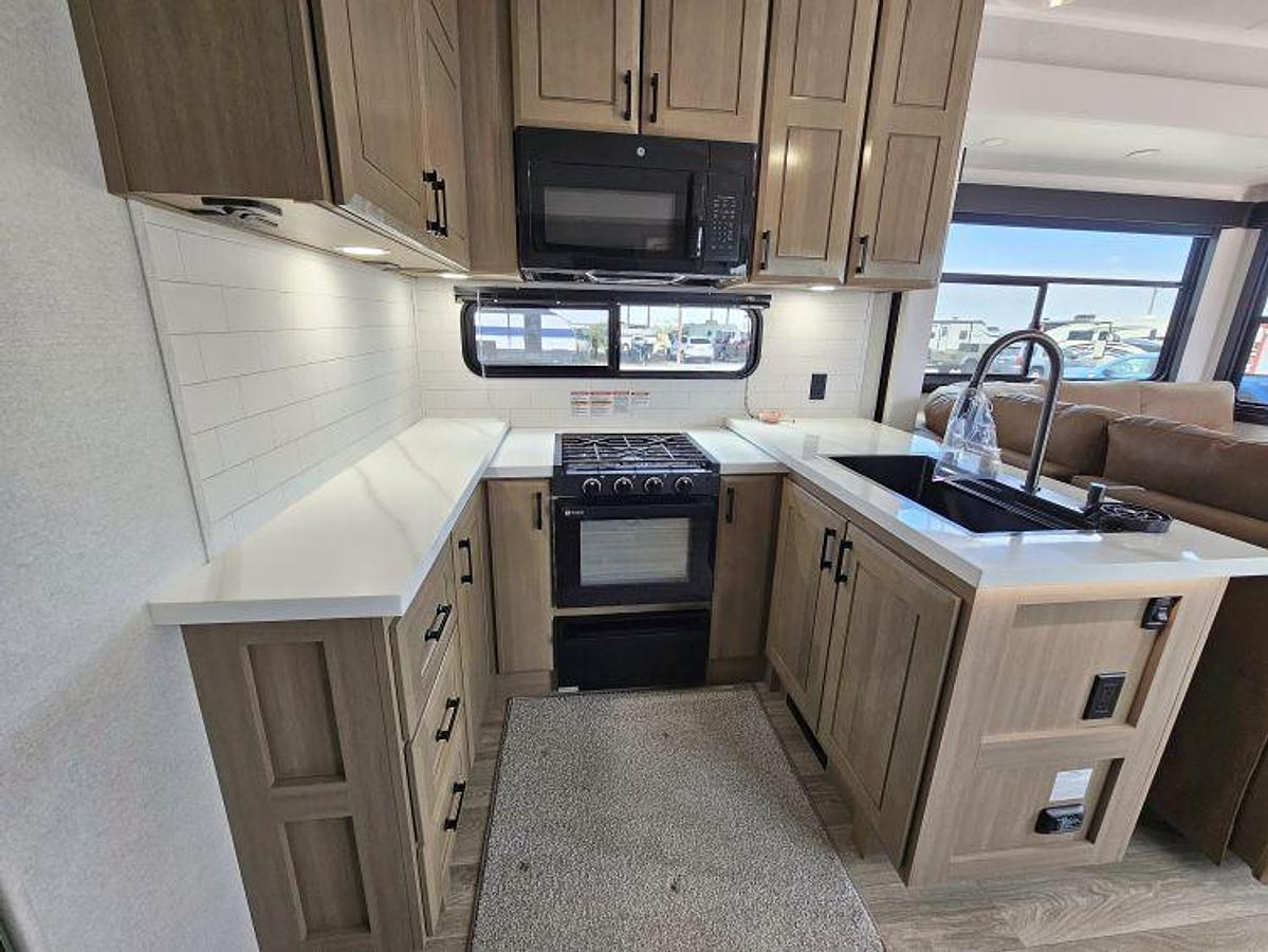 2027 HEARTLAND BY JAYCO CYCLONE 3913