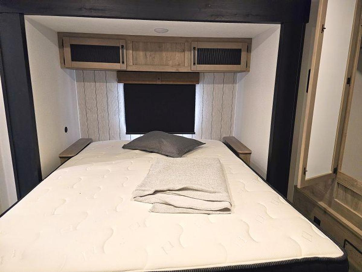 Used 2025 FOREST RIVER PUMA 32BHFS