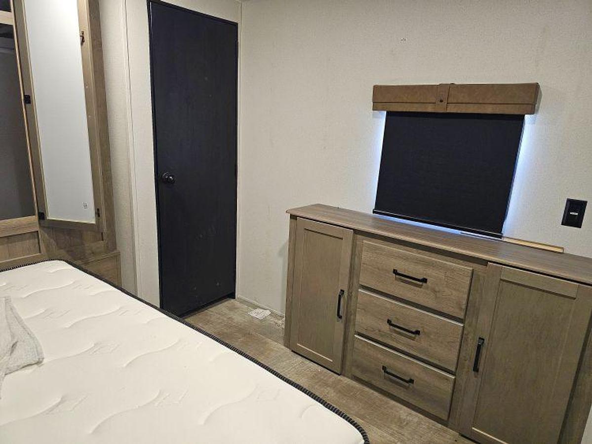 Used 2025 FOREST RIVER PUMA 32BHFS