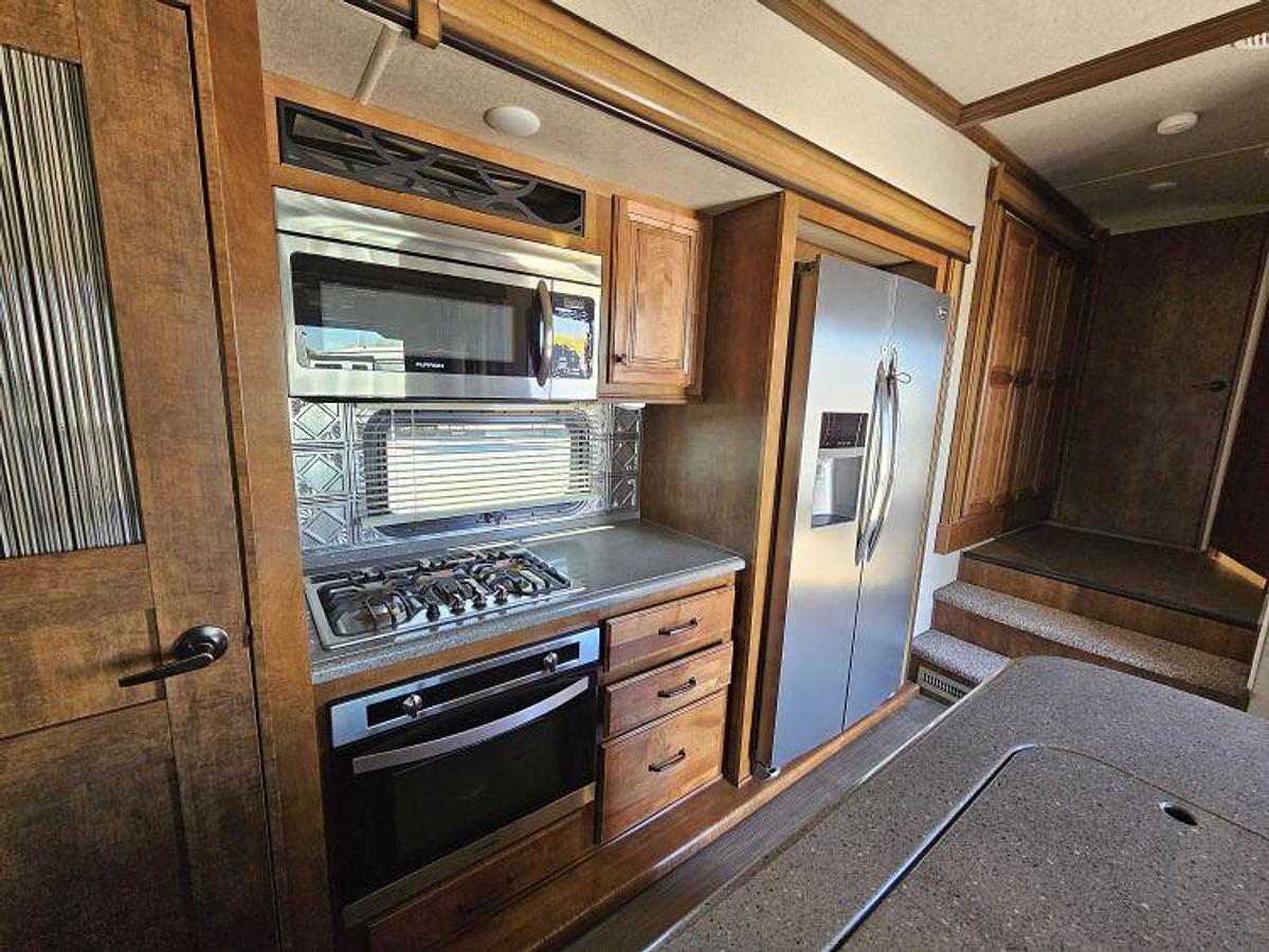 Used 2018 HEARTLAND  BIG COUNTRY 3560 SS