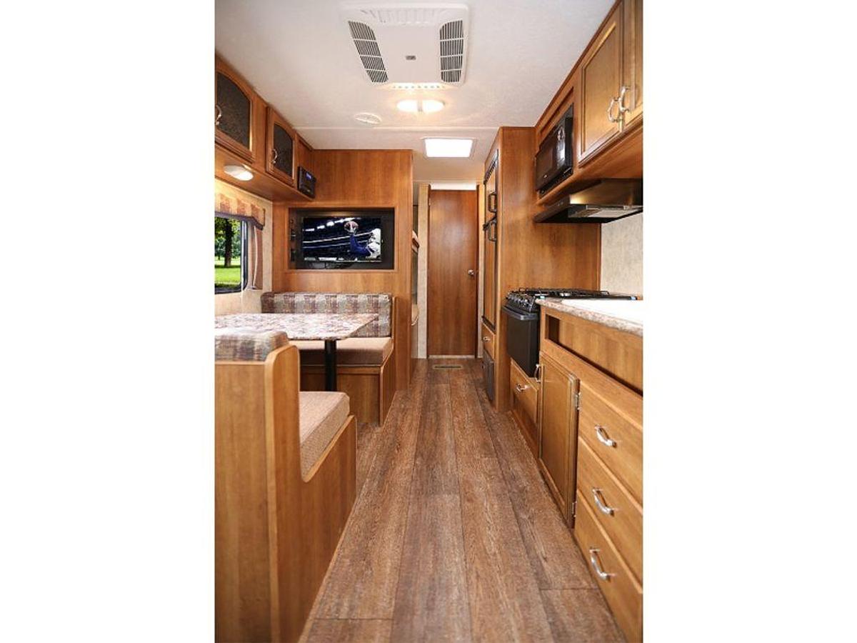 Used 2018 Prime Time Avenger 26BH