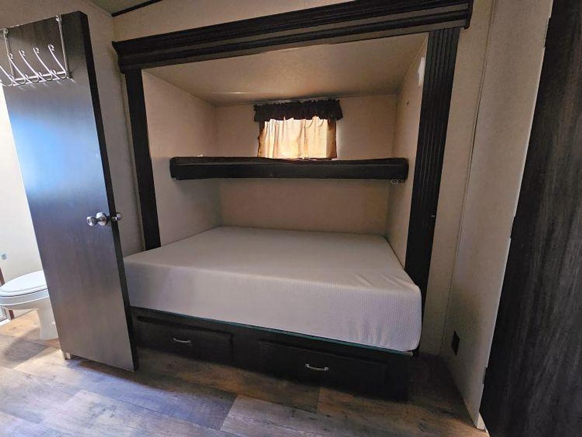 Used 2018 FOREST RIVER SALEM HEMISPHERE 356QB