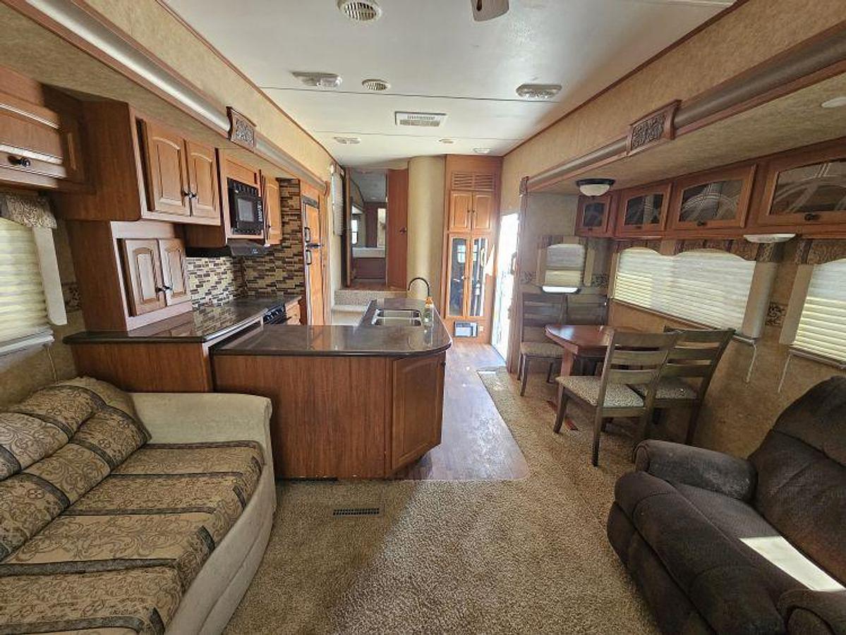 Used 2011 HEARTLAND ELKRIDGE 34TSRE