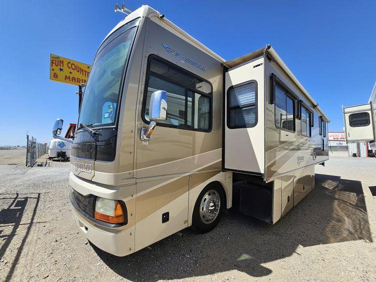 Used 2006 FLEETWOOD DISCOVERY 39V
