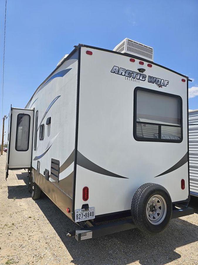 Used 2018 CHEROKEE BY FOREST RIVER ARCTIC WOLF 305ML6