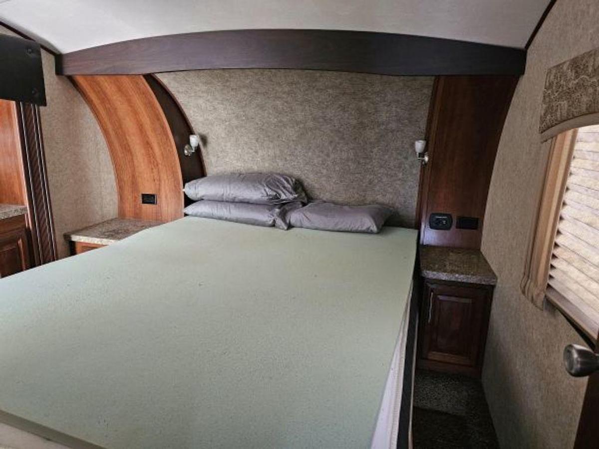 Used 2015 Forest River Wildcat 275CKX