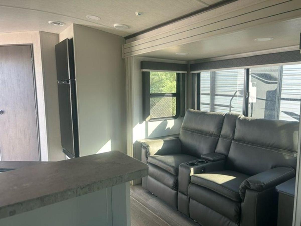 2025 Keystone RV Cougar Half-Ton 22RBS