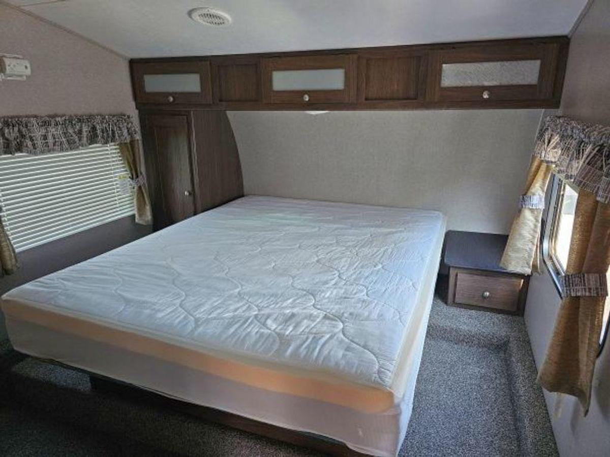 Used 2018 Keystone RV Hideout 308BHDS